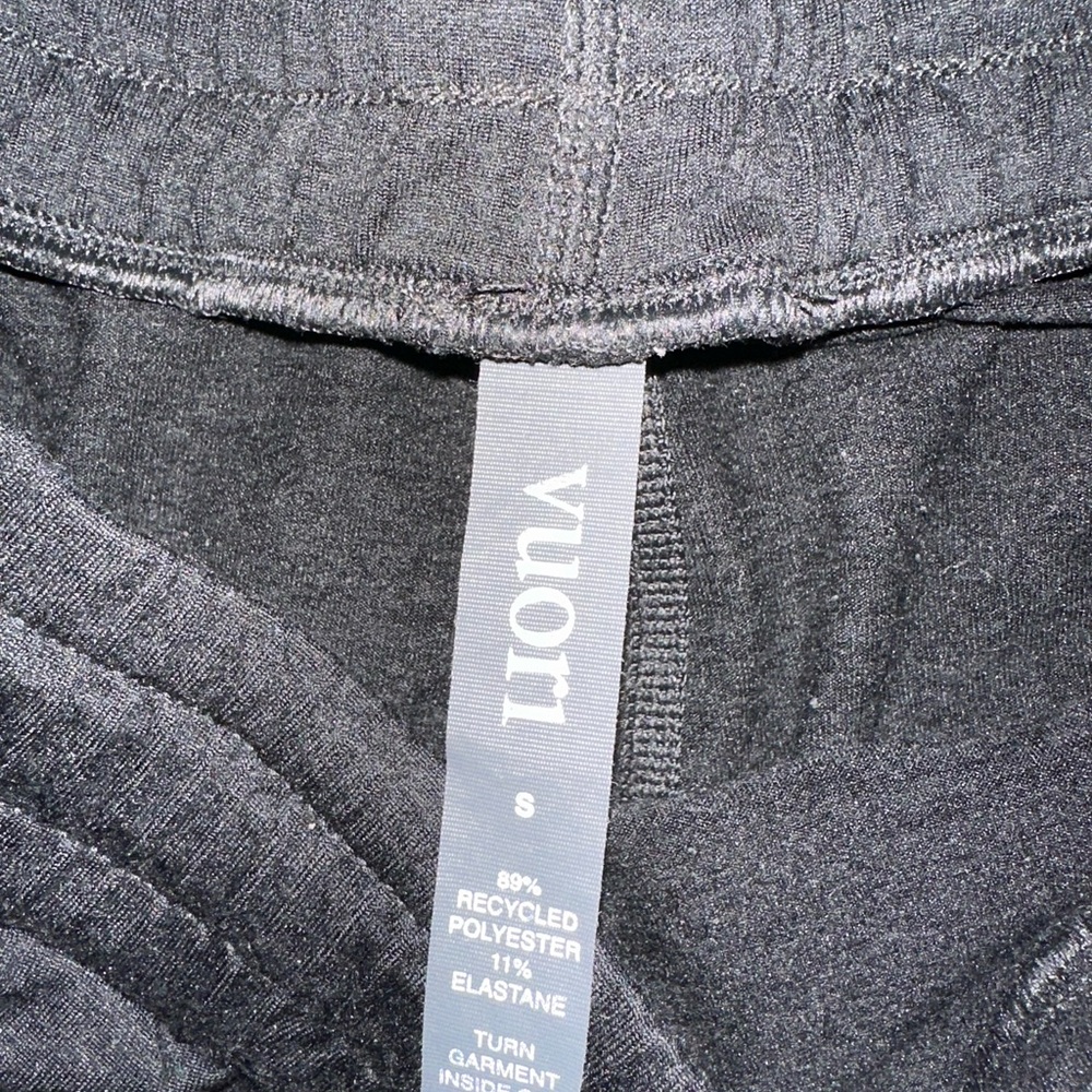Vuori performance jogger black. Size small. Used but in great shape.